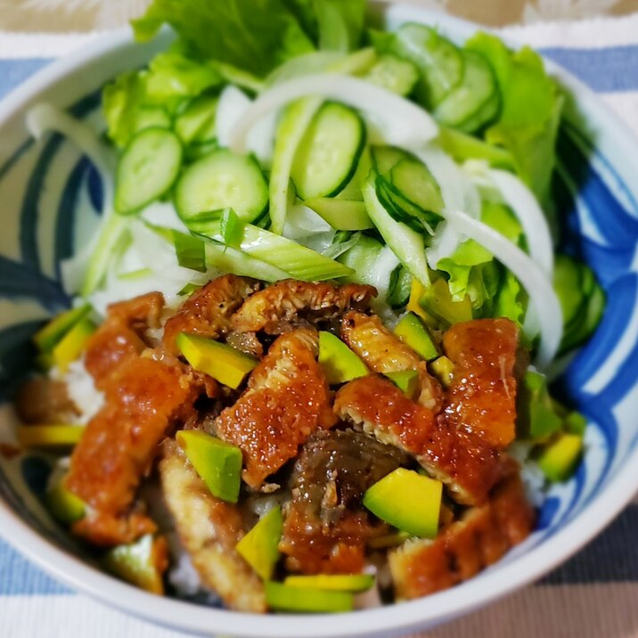 鰻の栄養を満喫する！鰻の蒲焼のひつまぶし風丼